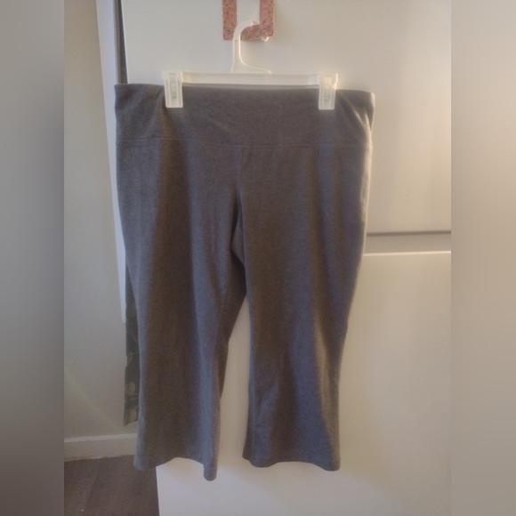 Athletic Works Gray Capris for Everyday Comfort Size XL/XG(16-18)... - Picture 3 of 7